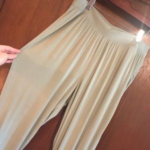 🧘🏻‍♀️Hollister Soft Green Yoga Pants🧘🏻‍♀️